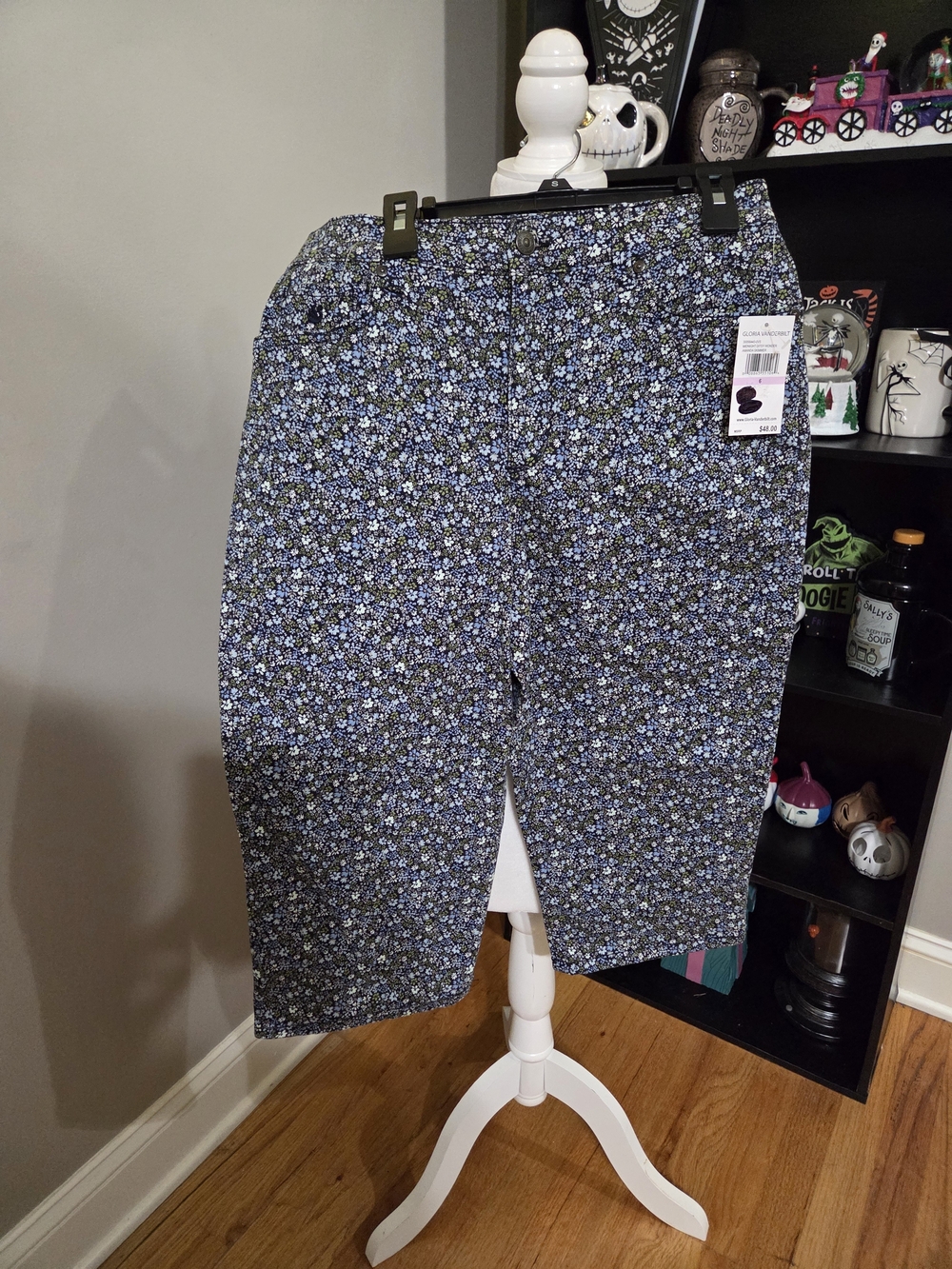 Gloria Vanderbilt Blue Floral Capri Pants